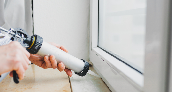 Pacific Maintenance and Decking Logo