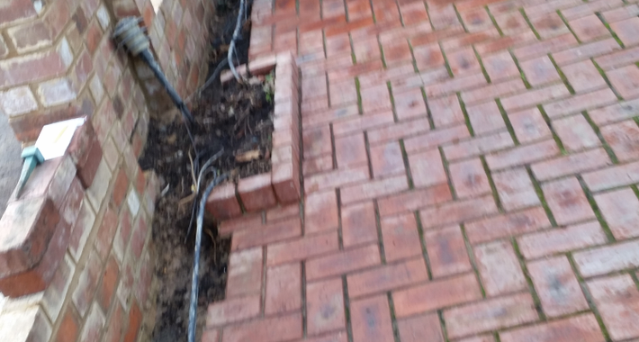 A1 Brickworx and Landscaping Logo