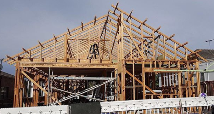 DCR Carpentry & Construction Logo