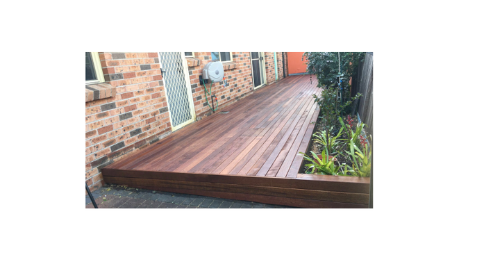 DCR Carpentry & Construction Logo