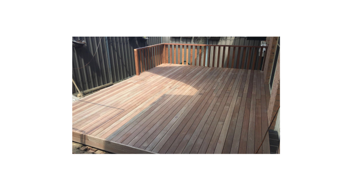 DCR Carpentry & Construction Logo