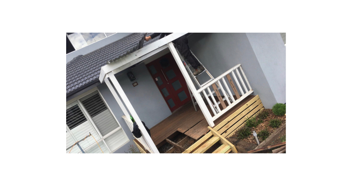 DCR Carpentry & Construction Logo