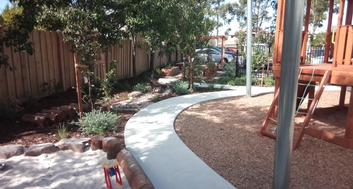 AMF GARDENING AND MAINTENANCE Logo