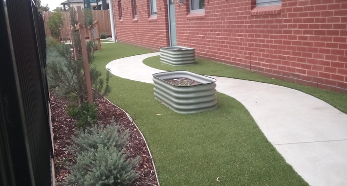 AMF GARDENING AND MAINTENANCE Logo