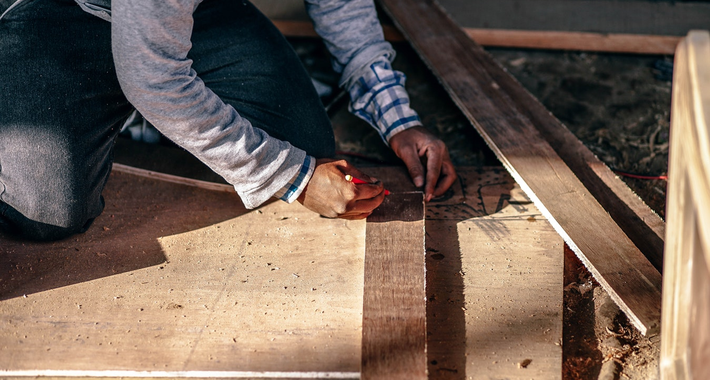 Pacific Maintenance and Decking Logo